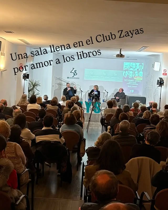 Miguel Castellví con Cristina López Schlichting y Gonzalo Nadal